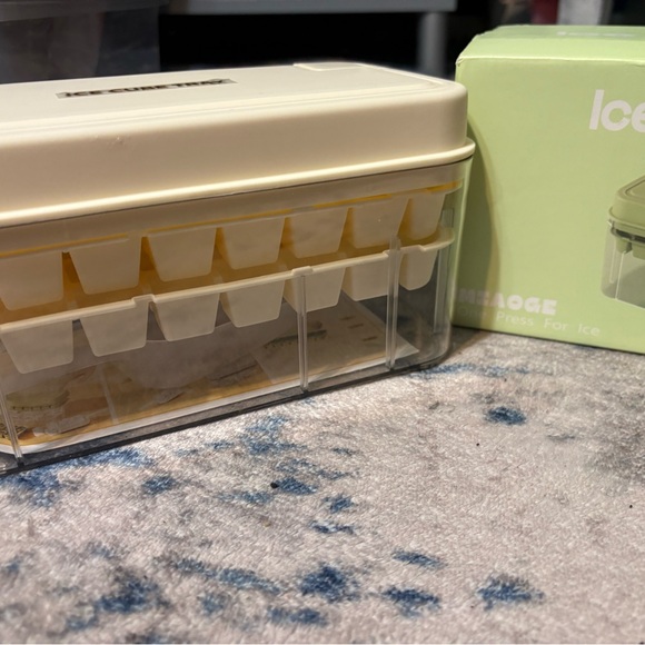 One push ice cube tray with storage box - Little Label Co Ice Cube Tray Storage Box - White